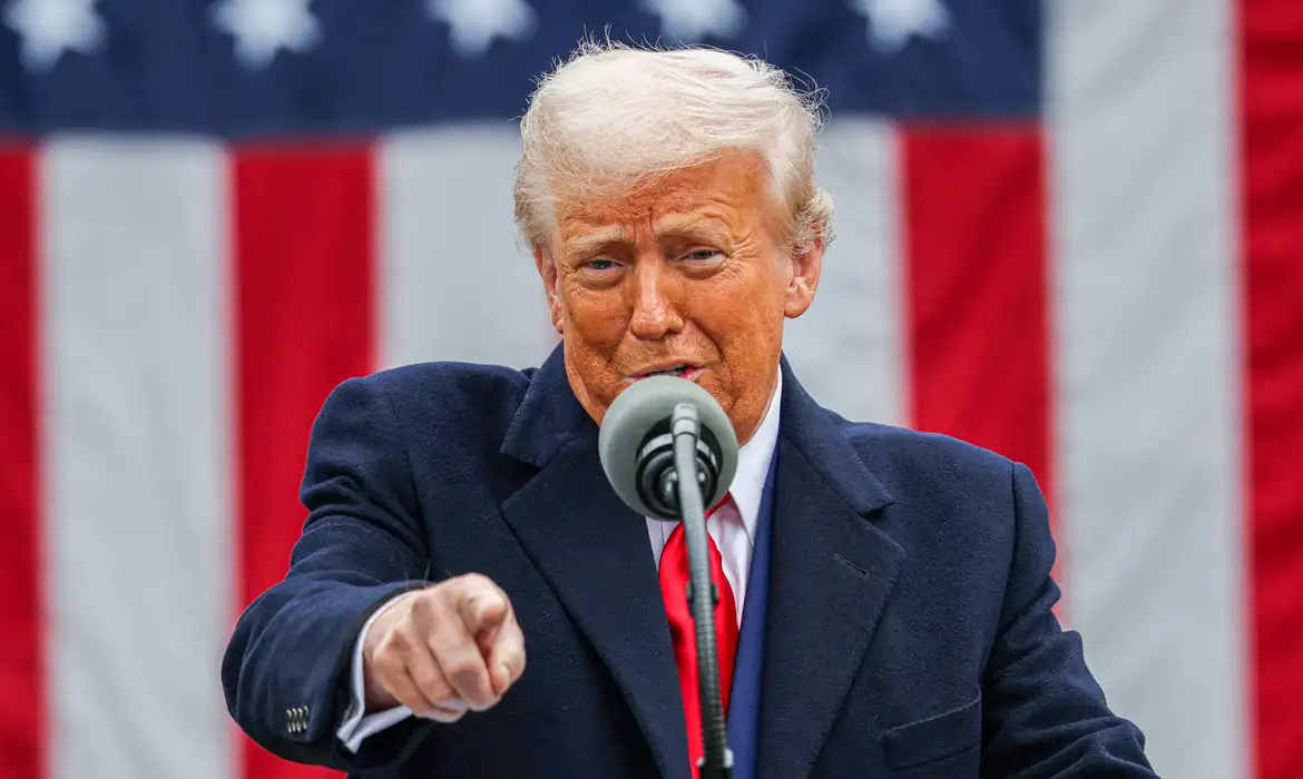 Trump planeja criar estoque estratégico de terras raras nos EUA